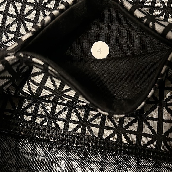 Lululemon Wunder Under pant, size 4. - Picture 4 of 6